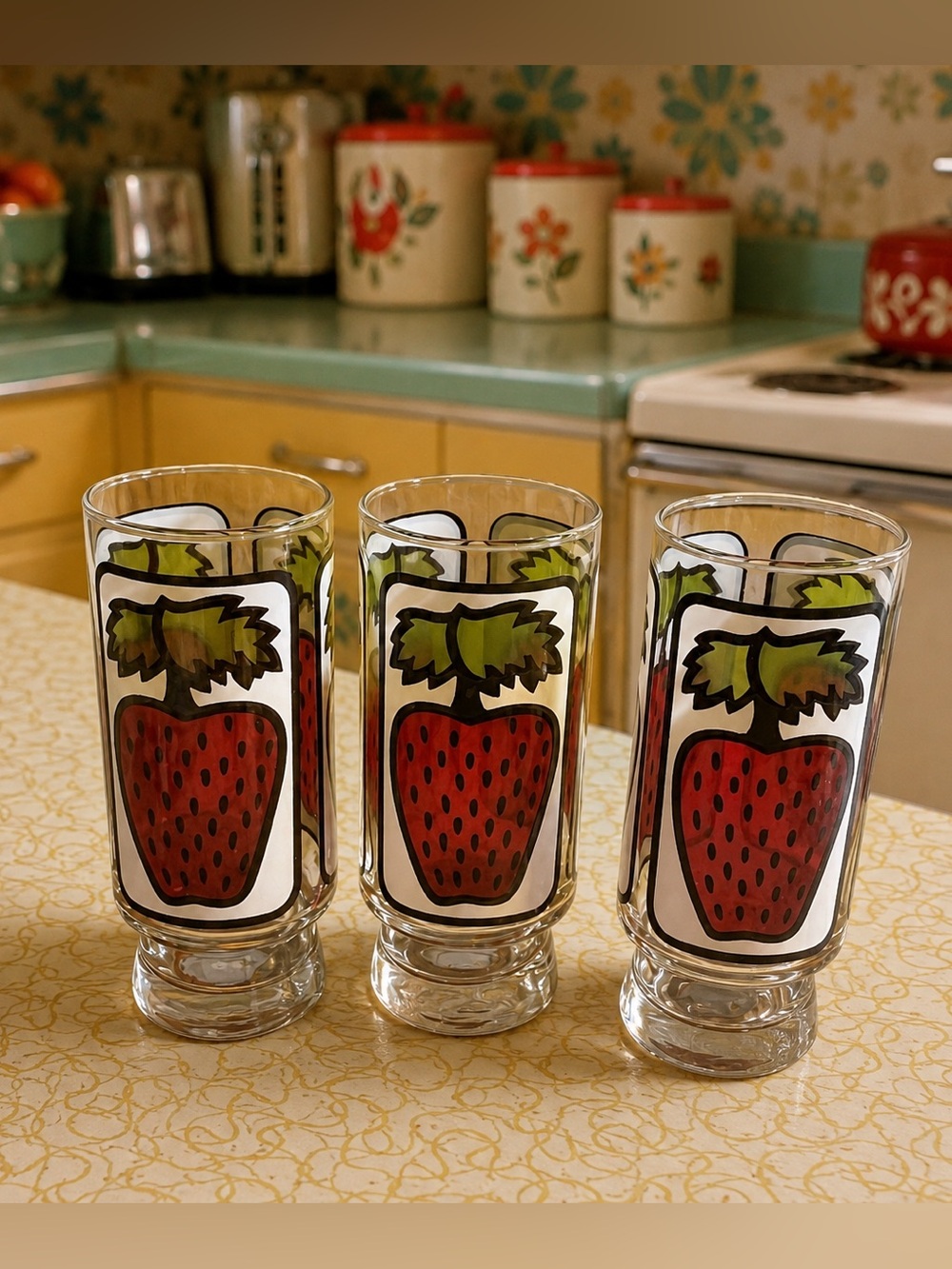 Vintage Libbey Strawberry Glass Pedestal Tumblers 70s Set of 3 Berries EUC